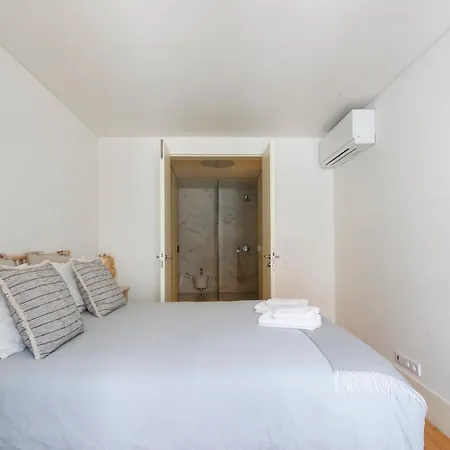 منزل للإقامة Bedroom In A Modern In Chiado In A Shared House Lisboa