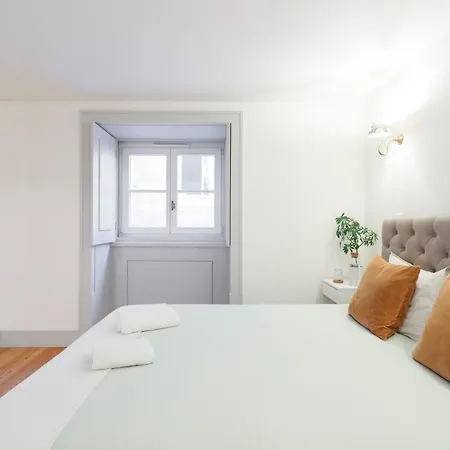 Bedroom In A Modern In Chiado In A Shared House منزل للإقامة *