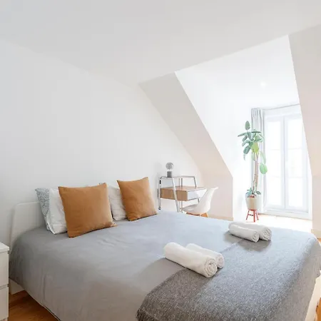 منزل للإقامة Bedroom In A Modern In Chiado In A Shared House