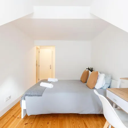 Bedroom In A Modern In Chiado In A Shared House