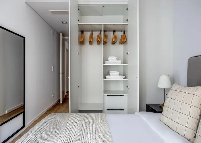 Bedroom In A Modern In Chiado In A Shared House * 리스본