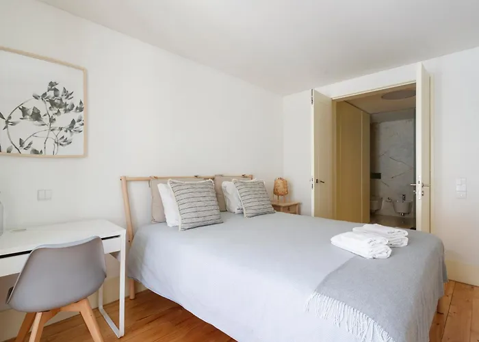 홈스테이 Bedroom In A Modern In Chiado In A Shared House