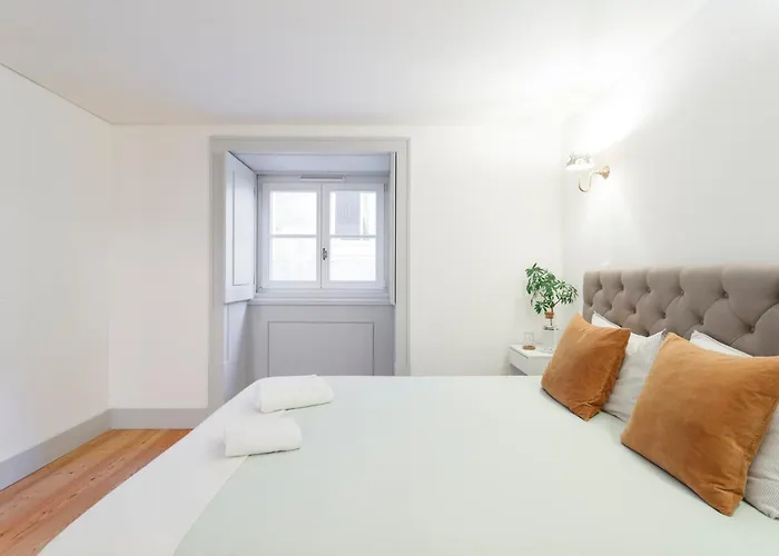 Bedroom In A Modern In Chiado In A Shared House 홈스테이 *