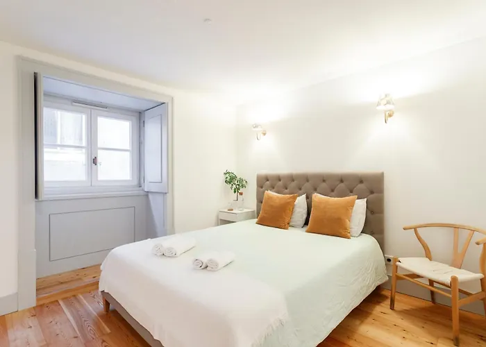 Bedroom In A Modern In Chiado In A Shared House * 리스본