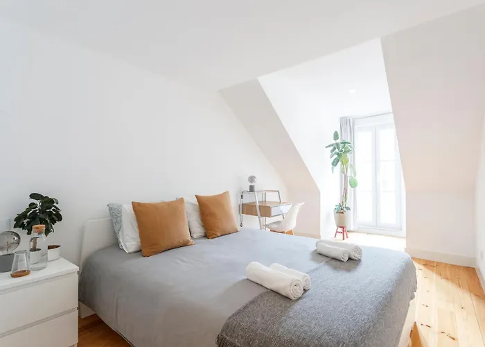 Kwatera prywatna Bedroom In A Modern In Chiado In A Shared House