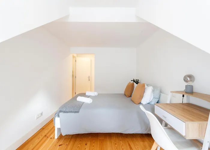 Bedroom In A Modern In Chiado In A Shared House